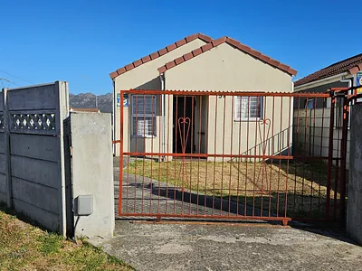 2 Bedroom House For Sale in Strand - nJwm.webp