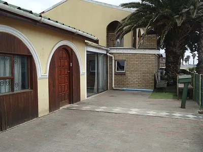 4 Bedroom House For Sale in Strand - HPbN.webp