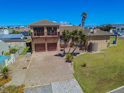 4 Bedroom House For Sale in Yzerfontein - img