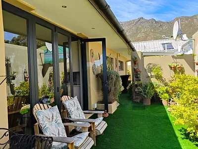 3 Bedroom House For Sale in Gordons Bay - om4a.webp