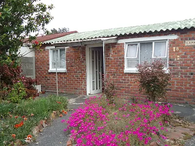 2 Bedroom House For Sale in Parow - DbNA.webp