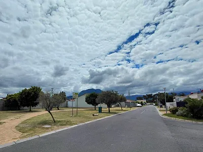 2 Bedroom House For Sale in Somerset West - img