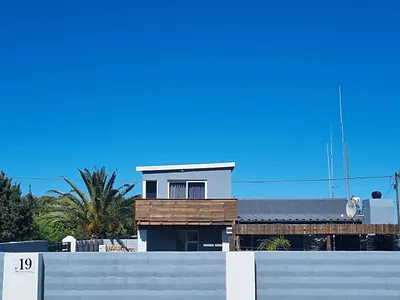 2 Bedroom House For Sale in Kleinmond - C2vY.webp