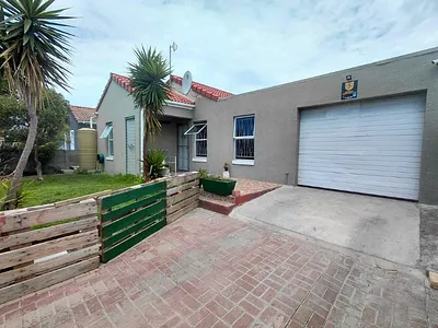 3 Bedroom House For Sale in Strand - I4ly.webp