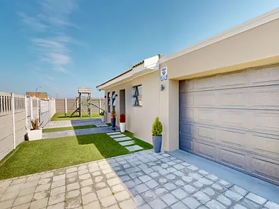 4 Bedroom House For Sale in Mitchells Plain - WkEd.webp