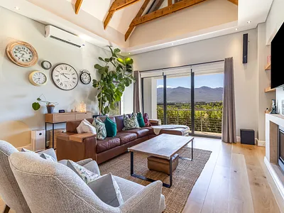 4 Bedroom House For Sale in Paarl - UPB0.webp