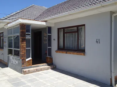 3 Bedroom House For Sale in Strand - r1Ak.webp