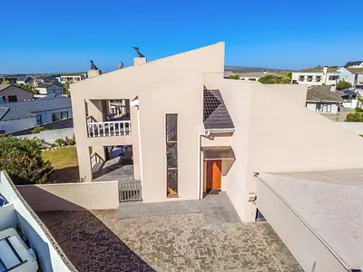3 Bedroom House For Sale in Langebaan - pQUC.webp