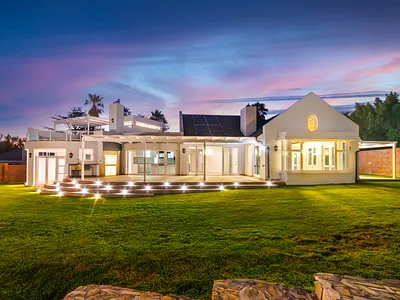 4 Bedroom House For Sale in Somerset West - mrIl.webp