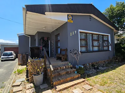 3 Bedroom House For Sale in Strand - Qn43.webp