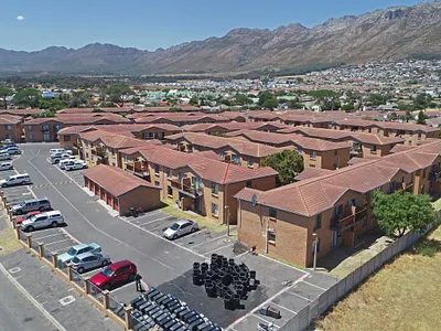 2 Bedroom Apartment For Sale in Gordons Bay - Kl5G.webp