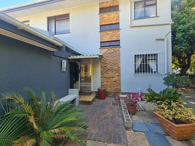 2 Bedroom Townhouse To Rent in Somerset West - uSja.webp