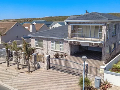 5 Bedroom House To Rent in Langebaan - mlTk.webp