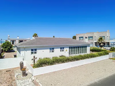 3 Bedroom House For Sale in Yzerfontein - fULt.webp