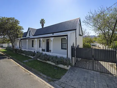 3 Bedroom House For Sale in Somerset West - LJtt.webp