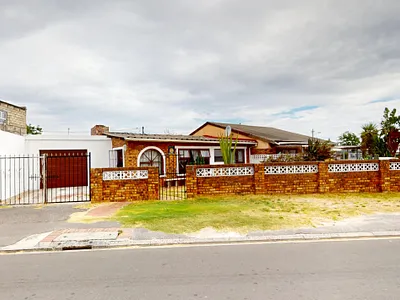 3 Bedroom House For Sale in Goodwood - pnD2.webp