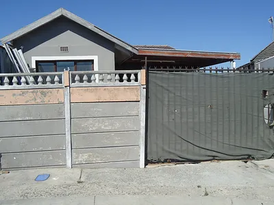 2 Bedroom House For Sale in Macassar - DlQW.webp