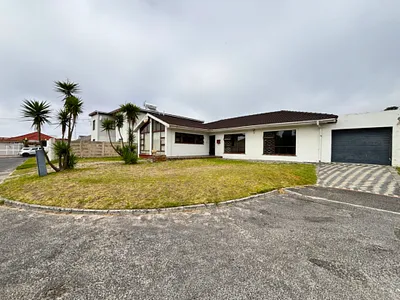 4 Bedroom House For Sale in Cape Town - 3rlP.webp