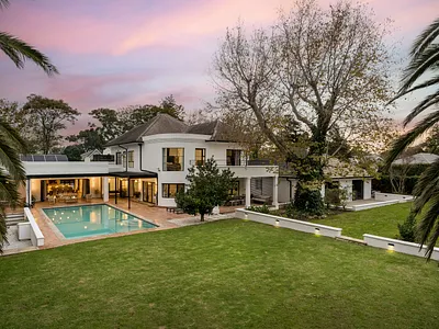 5 Bedroom House For Sale in Somerset West - Dgb3.webp