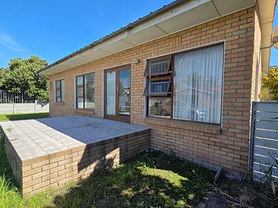 2 Bedroom House For Sale in Kleinmond - img