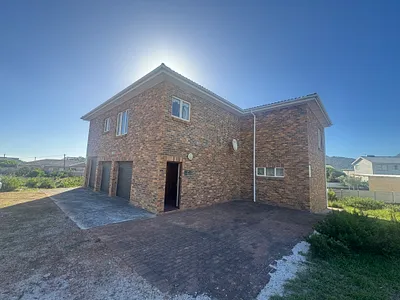 3 Bedroom House For Sale in Pringle Bay - KiaL.webp
