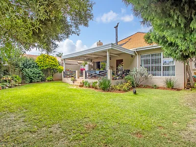 3 Bedroom House For Sale in Randburg - p4C4.webp