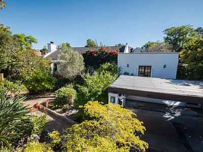 4 Bedroom House For Sale in Somerset West - LuJQ.webp