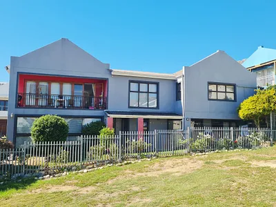 4 Bedroom House For Sale in Gordons Bay - k1Bn.webp