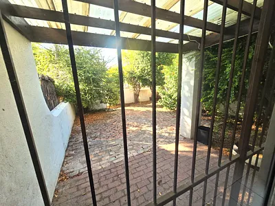 3 Bedroom House To Rent in Paarl - 7MkC.webp