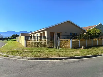 4 Bedroom House To Rent in Strand - K3Vr.webp