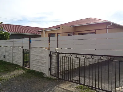 2 Bedroom House For Sale in Strand - C27l.webp