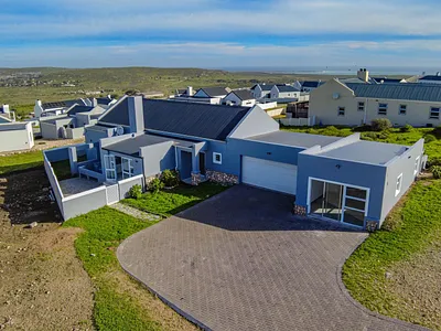4 Bedroom House For Sale in Saldanha - Zsmp.webp