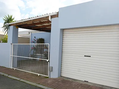 2 Bedroom House For Sale in Strand - MHGQ.webp