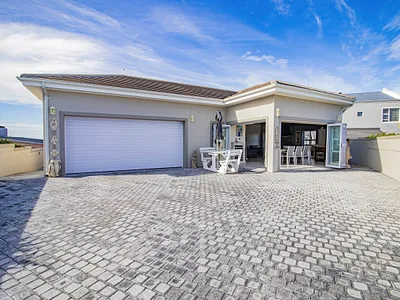 3 Bedroom House For Sale in Yzerfontein - img