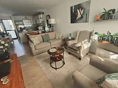 2 Bedroom Apartment For Sale in Gordons Bay - img