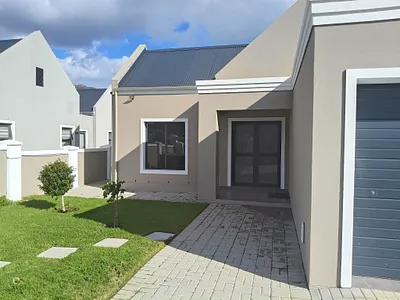 3 Bedroom House For Sale in Gordons Bay - A6Vm.webp