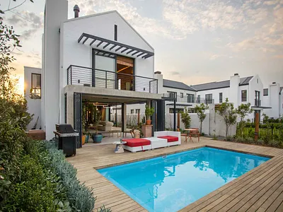 4 Bedroom House For Sale in Paarl - l8r6.webp