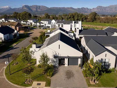 2 Bedroom House For Sale in Paarl - LVuv.webp
