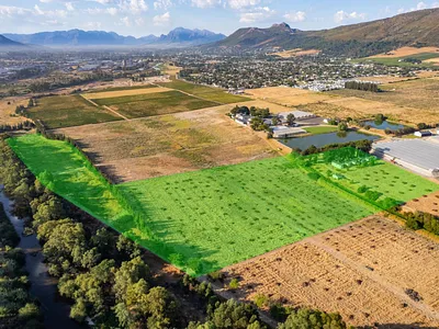 Farm For Sale in Paarl - 3tWa.webp