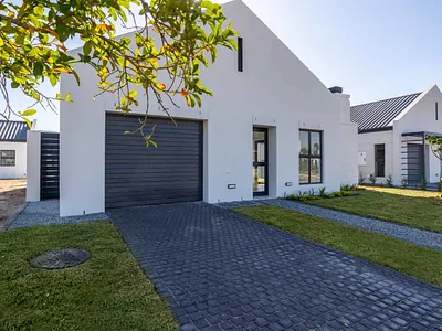 2 Bedroom House To Rent in Paarl - R3ze.webp