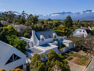 3 Bedroom House For Sale in Somerset West - JlyA.webp