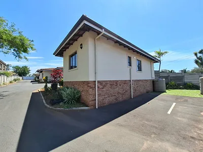 3 Bedroom Townhouse For Sale in Durban - 0Z17.webp