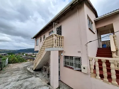 5 Bedroom House For Sale in Pinetown - d4SB.webp