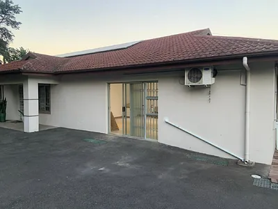 0.5 Bedroom Apartment To Rent in Pinetown - Au34.webp