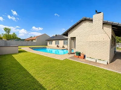 4 Bedroom House For Sale in Secunda - Hdz2.webp