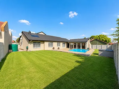 4 Bedroom House For Sale in Secunda - hVsK.webp