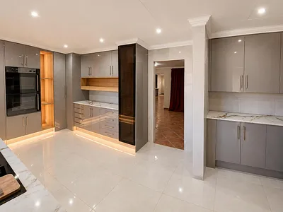 5 Bedroom House For Sale in Secunda - H2vT.webp