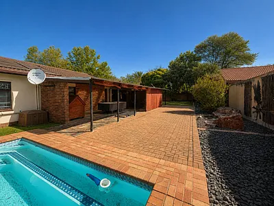 4 Bedroom House For Sale in Secunda - LmSC.webp
