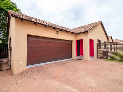 3 Bedroom Townhouse For Sale in Centurion - HhuP.webp
