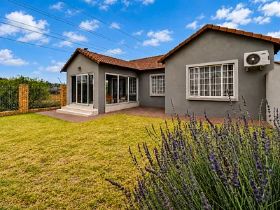 3 Bedroom Townhouse For Sale in Centurion - F7Mu.webp